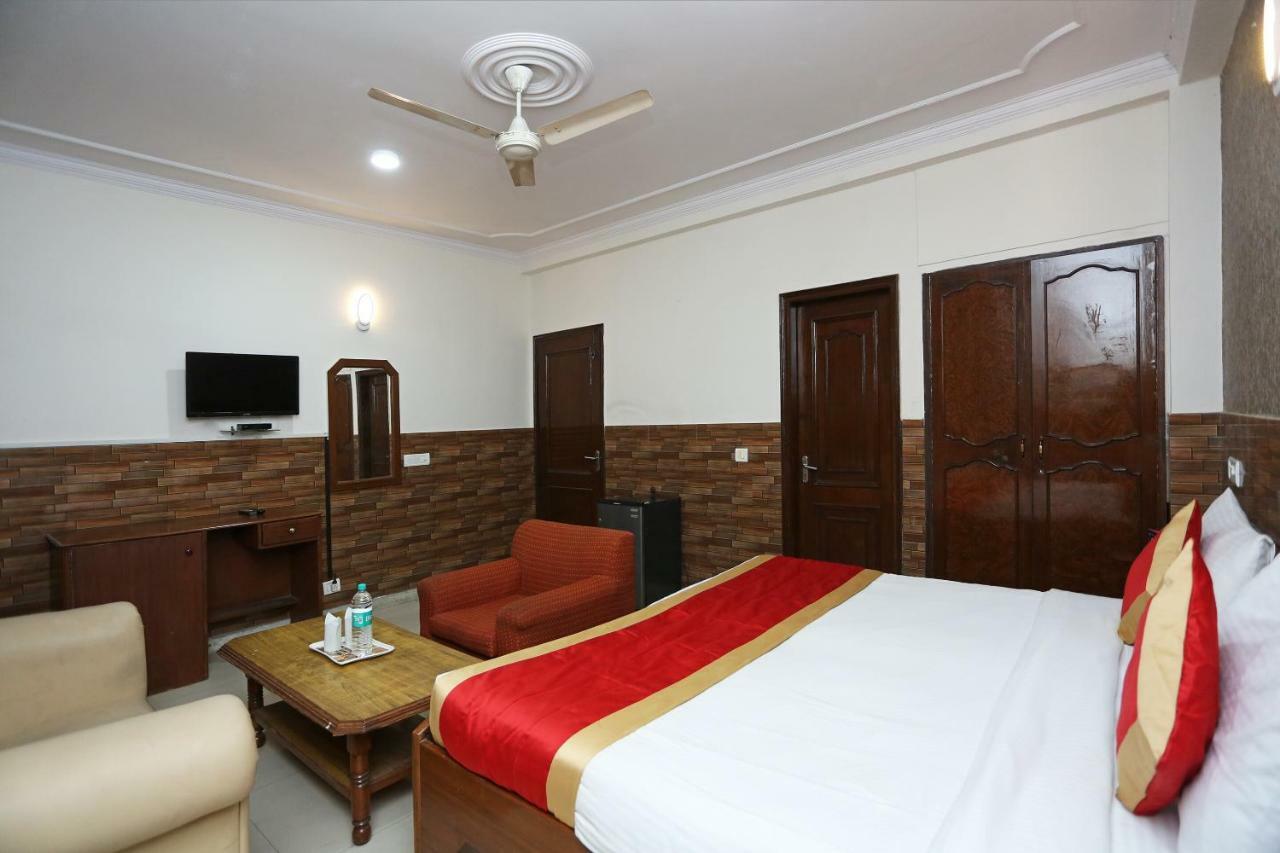 Oyo 472 Hotel Sareen Нью-Делі Екстер'єр фото